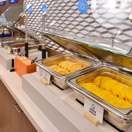 홀리데이 인 익스프레스 댄버리 I-84 호텔 단베리 외부 사진